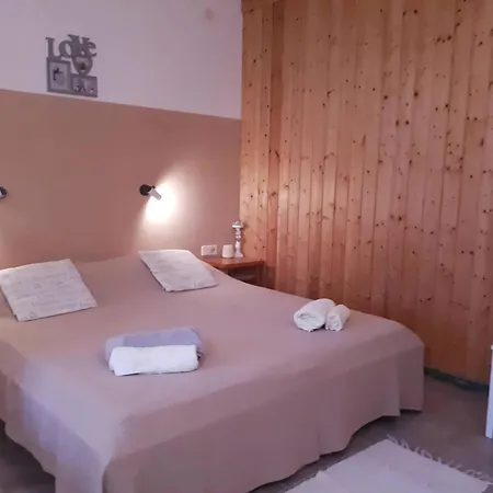 House Kate Guenstiges Апартаменты Ровинь